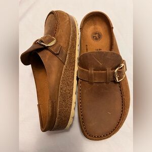 Birckenstock women’s bickley clog in cognac oiled leather
L9 M7